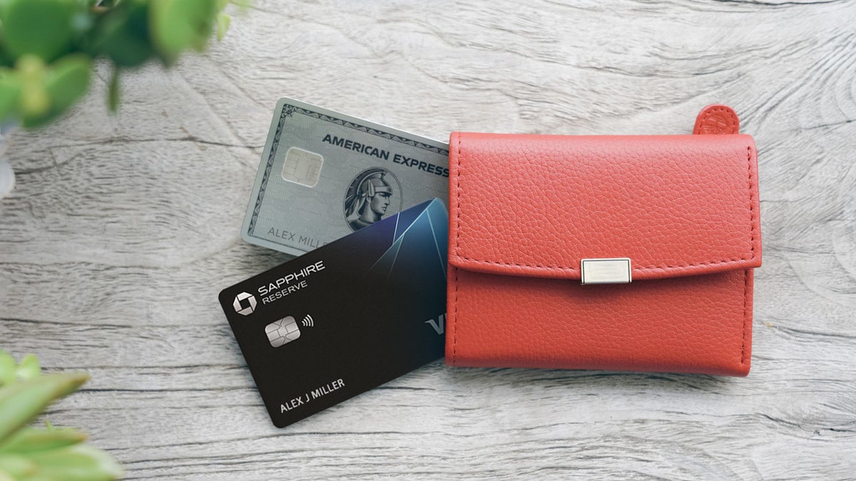 Chase Sapphire Reserve Card vs. Amex Platinum Card [Detailed Comparison]