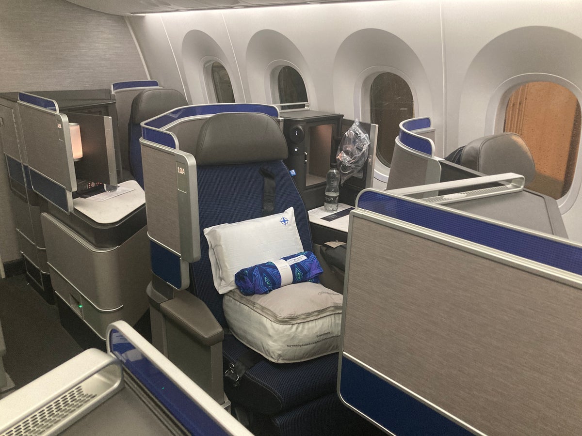 United Polaris business class 787 10 window seats HND LAX