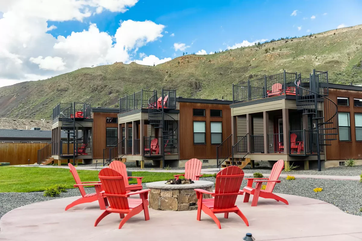 Ridgeline Hotel At Yellowstone Ascend Hotel Collection fire pit